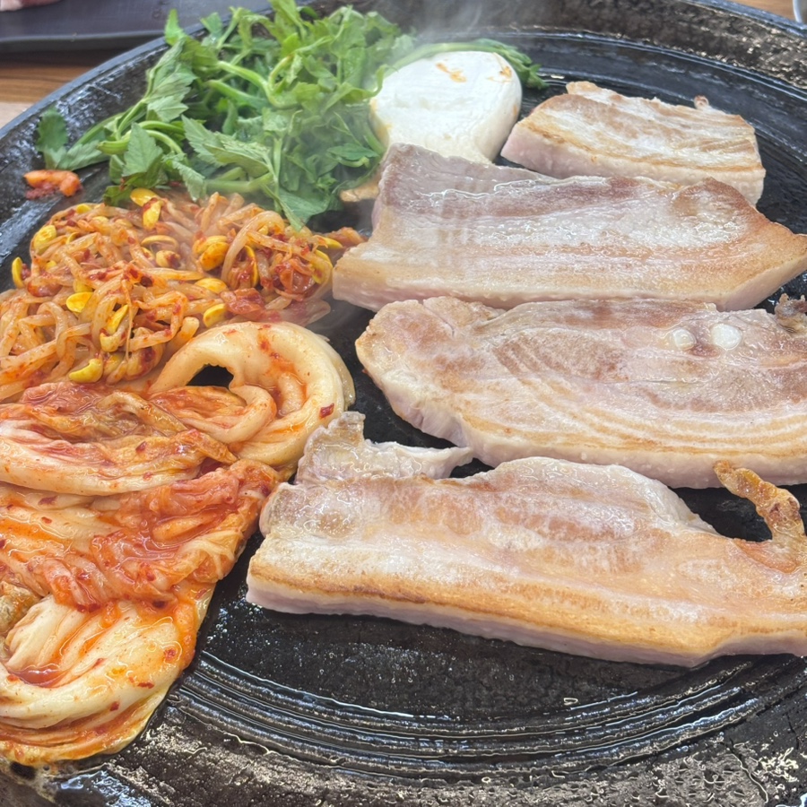 진짜무쇠솥뚜껑삼겹살 상돈 사진 6