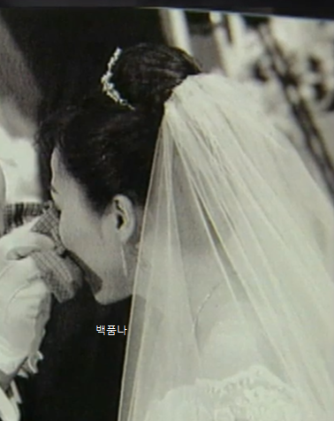 “아무나 하고라도 결혼하고 싶다” 16세부터 빚 갚던 여배우 이야기.jpg