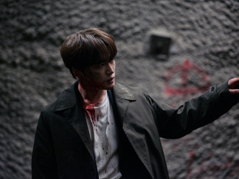 “14년 만에 영화관으로” 동방신기 김재중이 박수무당 역 오컬트호러 영화'신사'로 돌아왔....