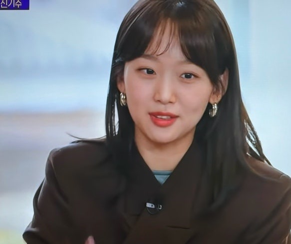 “배우 되기 전 직업이 무려 4개?”…진기주 과거 이력에 모두 놀랐다