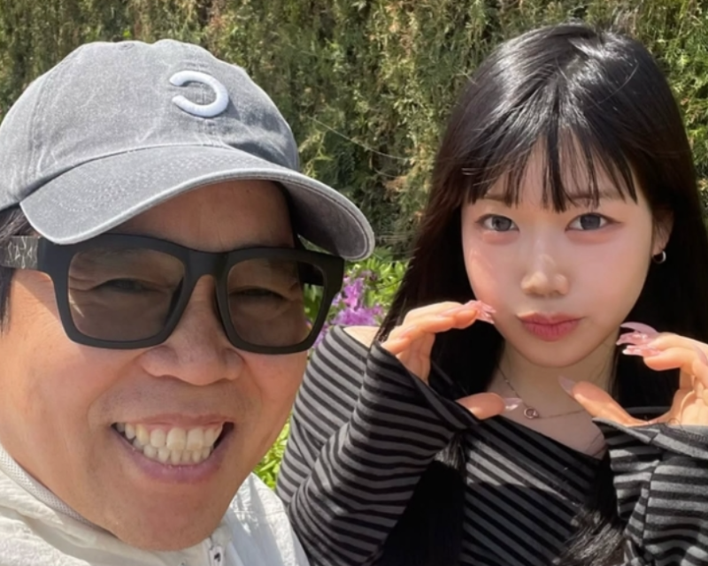 "딸이랑 둘만의 데이트가 좋아서" 정은표, 스케줄까지 취소하고 딸과 꽃다발 데이트