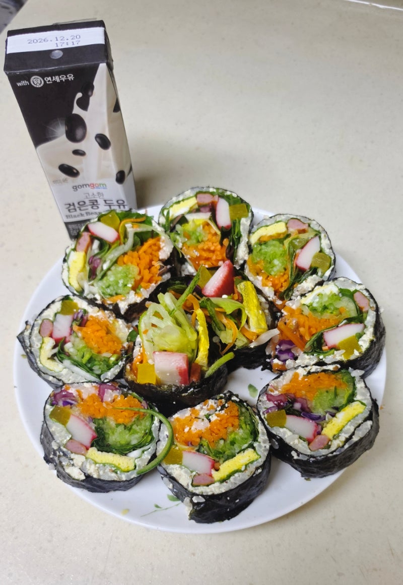 두부 넣어 만든 다이어트 셀러드 김밥, 포만감 좋은 건강한 한 끼