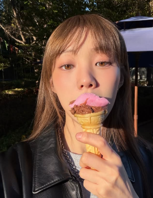 도대체 무슨 색?! 이성경 갈색 눈동자 비밀