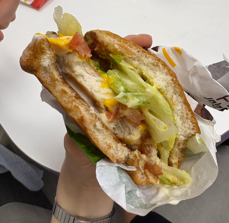 맥도날드 맥모닝 신메뉴 그릴드 치킨 모닝 버거 솔직후기 다이어트 식단 단백질 칼로리 총정....