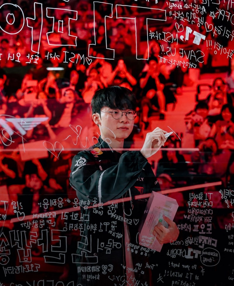 살아있는 전설, 페이커 기념우표 발행 예정! 우표에 새겨질 스킨은?