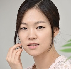 "결혼한 줄도 몰랐는데 아들까지?"... 오해 부른 사진 한 장, 한예리가 끝까지 지킨 사생활.jpg