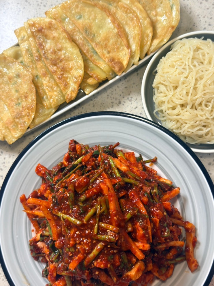  대구 무침회 맛집 푸른회식당 밀키트 택배 후기｜오징어무침회와 납작만두 조합 최고