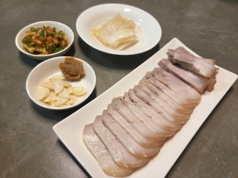 따뜻한 수육보다 더더 맛있는 따라만하면 실패없는 성시경 냉제육에 정호영 소스