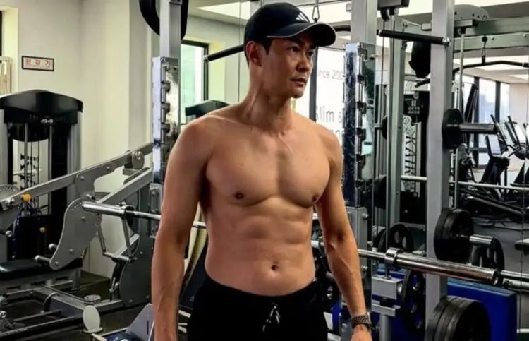 배정남 헬스장 근육 근황, 더 또렷하게 읽힌 건 복근보다 마흔 넘어서도 흔들리지 않은 루틴....