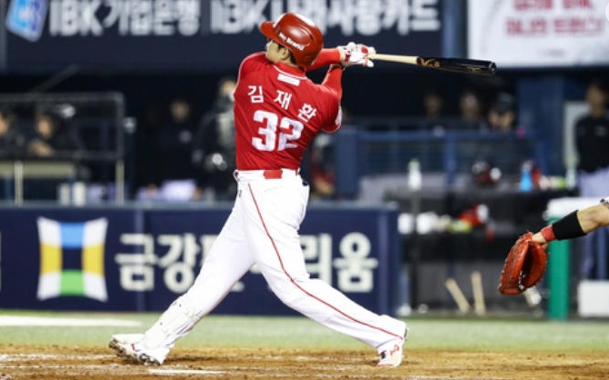 SSG 김재환, 3연타석 홈런 대폭발! 부활의 신호탄인가?