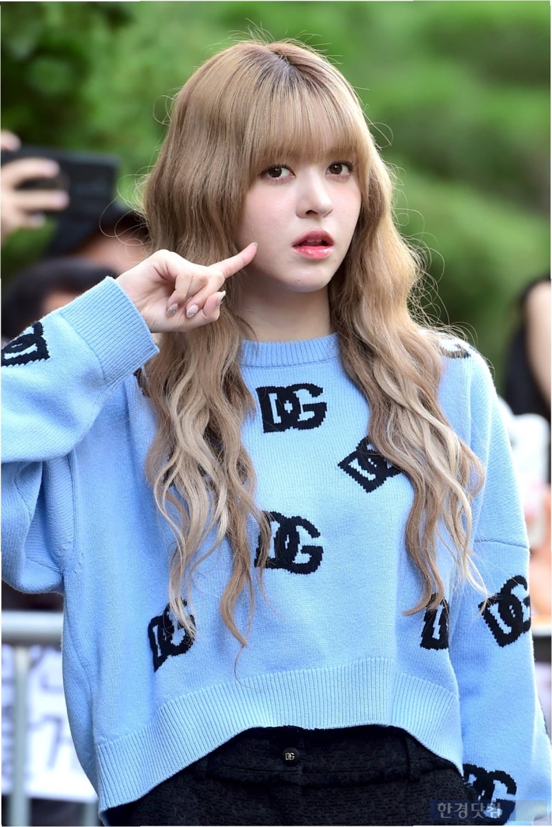 싱가포르행 엔믹스 릴리, 공항 패션으로 시선 강탈