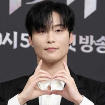 "나도 <b>열애설</b> 나보네?!" <b>허남준</b>홍이설 <b>열애설</b> 해명 인터뷰 고백
