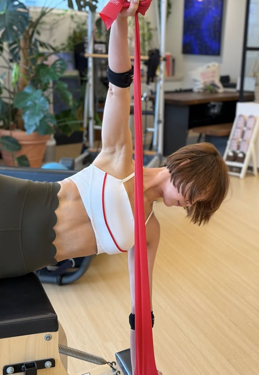 50대 엄정화 최은경, 믿기지 않는 몸매 변화! 지금 다시 주목받는 비결은?