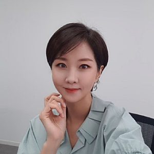 “결혼 2년 만에 이혼했는데”.. 20대 남성들 고백 쏟아진다는 46세 돌싱 아나운서 근황.jpg