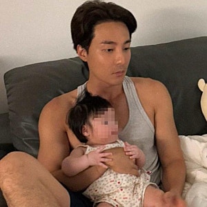 로이킴 SNS 근황, 다리털 댓글 해명부터 상의 탈의 사진까지 화제