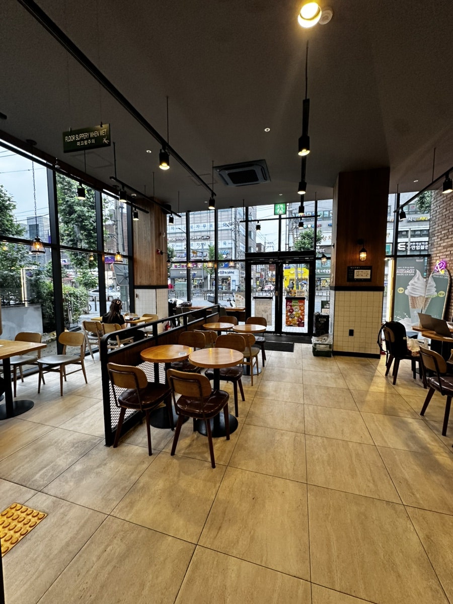 크리스피크림도넛 화곡역점 사진 4