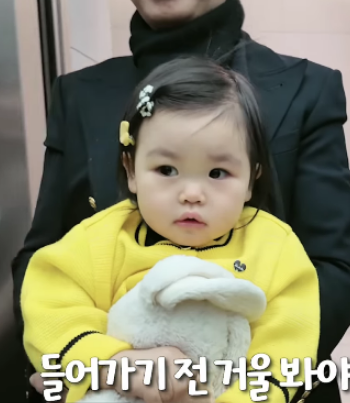 "20개월에 신발값만 800만 원?!" 박수홍 딸, 20개월에 벌써 난리 난 신발장 클래스 알고 보니...