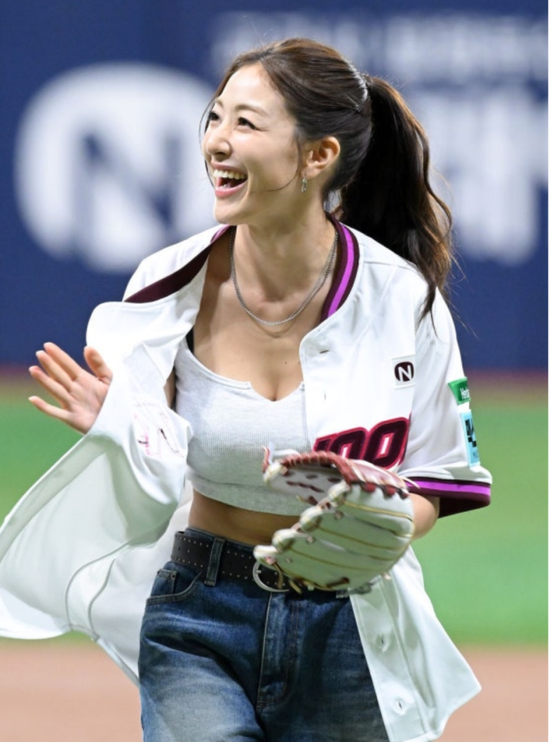 지효 이하음, 야구장 우월 유전자보다 자매 우애로 봐야 할 투샷