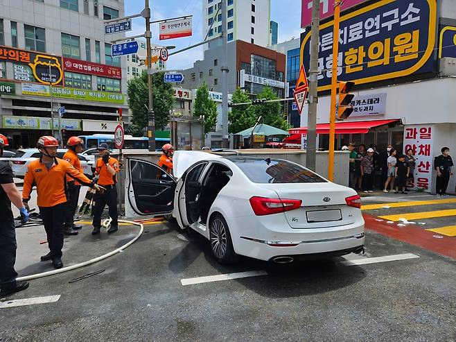 <b>부산</b> 대연동 70대 운전 차량 <b>인도</b>로 <b>돌진</b> 보행자 덥처...사망자... 