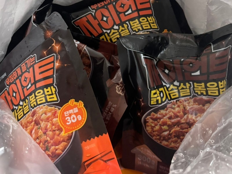 [직장인도시락] 자이언트 닭가슴살볶음밥 숯불갈비맛&매콤깍두기&간장계란