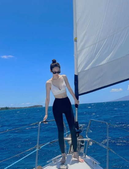 다비치 강민경 근황, '청순글래머 시절' 사진 다시 주목