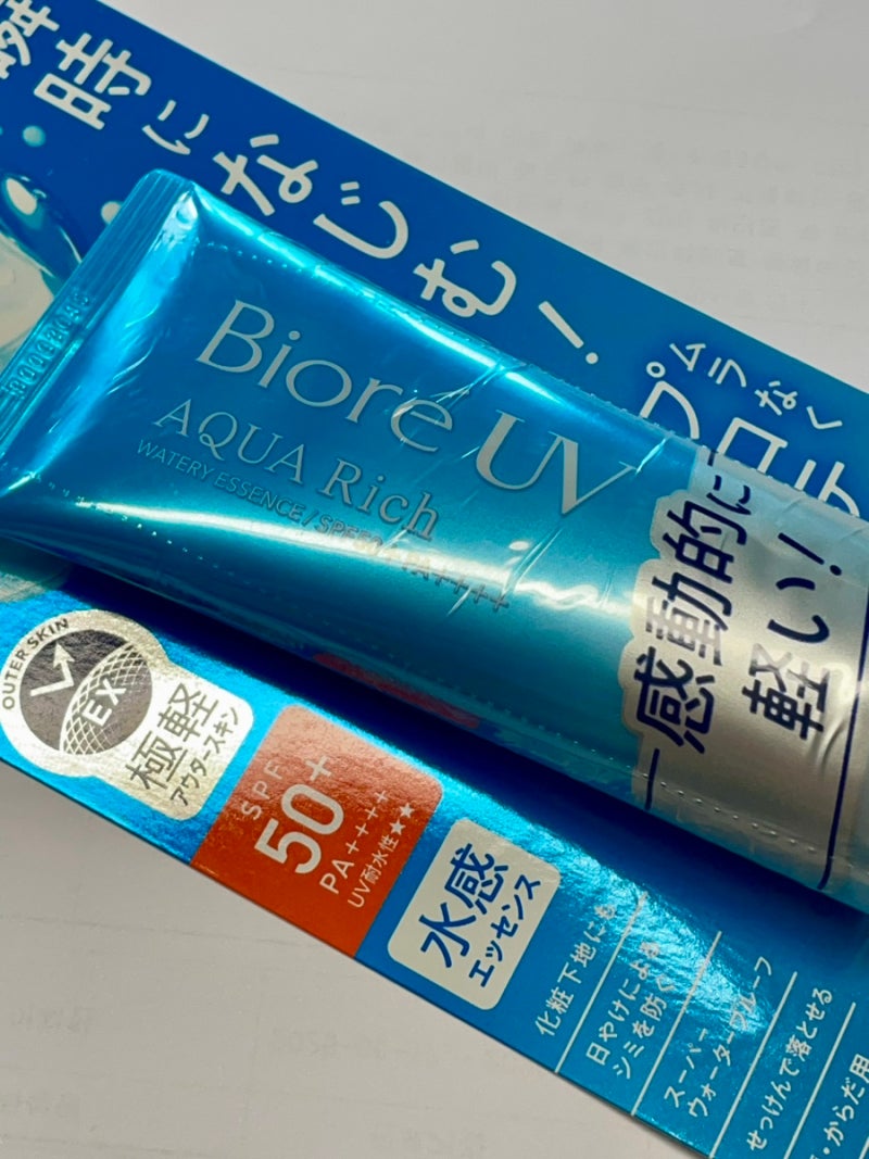 비오레 UV 아쿠아리치 워터리에센스 비오레선크림 의외로 엄청좋아요 눈시림없고 건조하지 ....