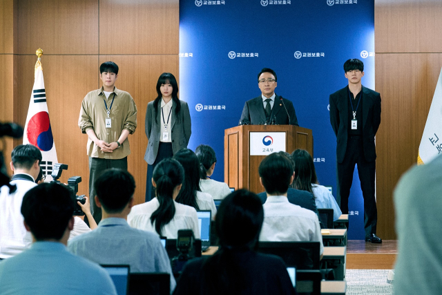 [교권 침해 실상] 아동학대 신고당할라…무기력한 교사들 