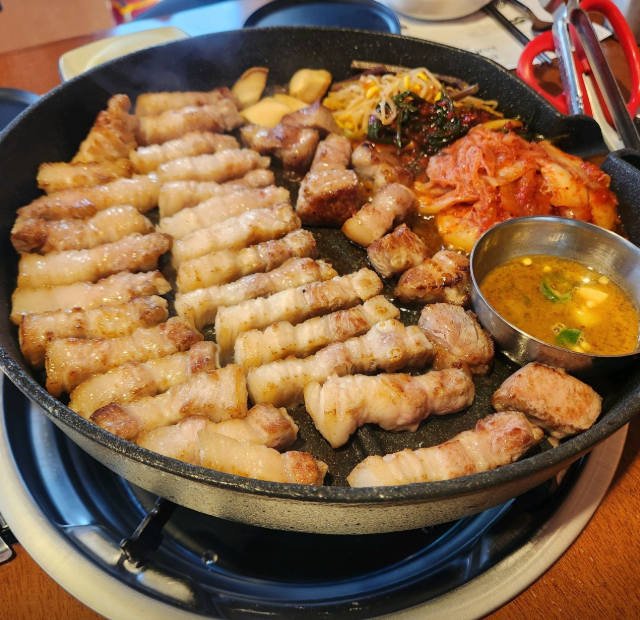 꽃돼지식당 사진 2