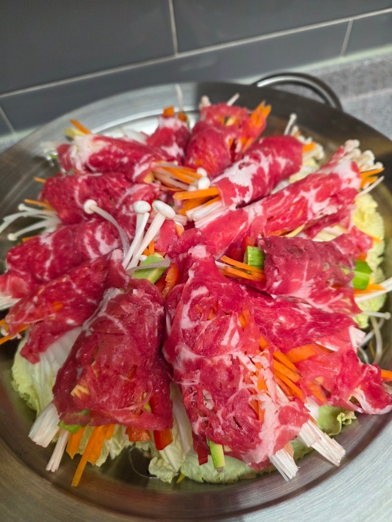 오늘 뭐먹지? 소고기 야채 말이 찜