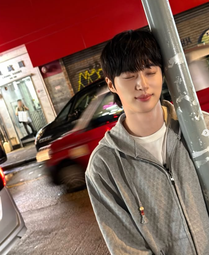"Following Kim Hye-yoon and IU's Episodes, This is the Second" Byeon Woo-seok's Height Difference Series — This Time with Han So-hee