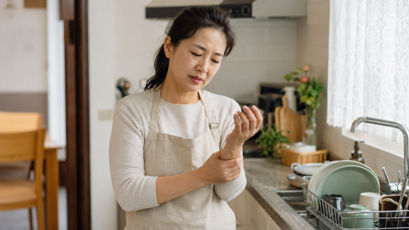 다산동 손목석회성건염, 찌릿한 통증으로 손에 힘이 빠진다면