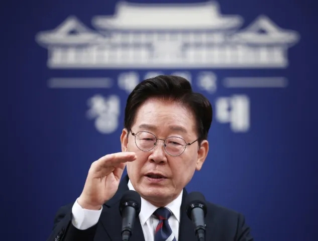 <b>이 대통령 지지율 하락</b>, 민심이 돌아선 이유는?