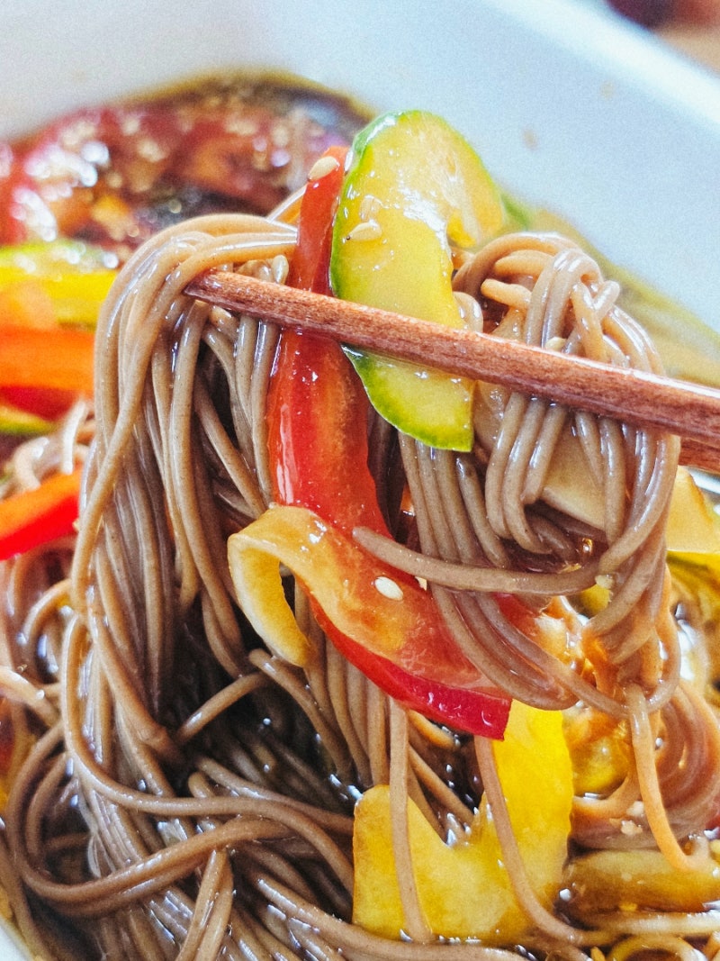 뼈말라 여배우 진서연이 살 안 찌려고 먹었다는 "토마토 야채국수" 만들기 (독일국수)