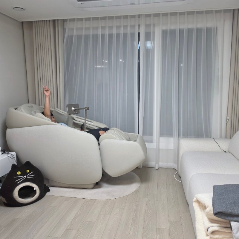 59형 아파트 거실 인테리어 트렌드 안마의자 세라젬 파우제 M10 배치 후기
