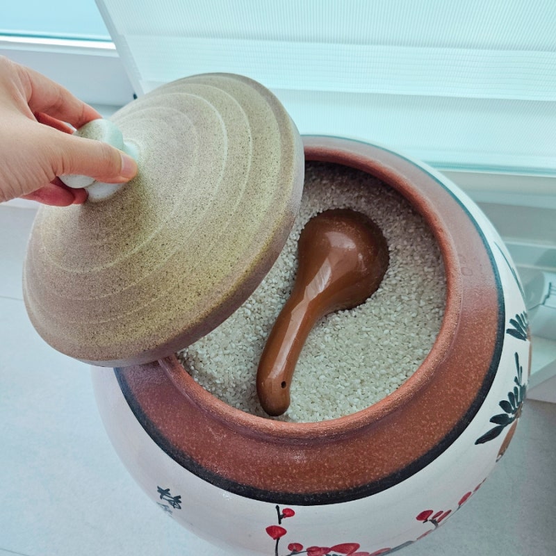 여름철 쌀보관법 쌀벌레 걱정 줄이는 쌀통 쌀항아리 활용법
