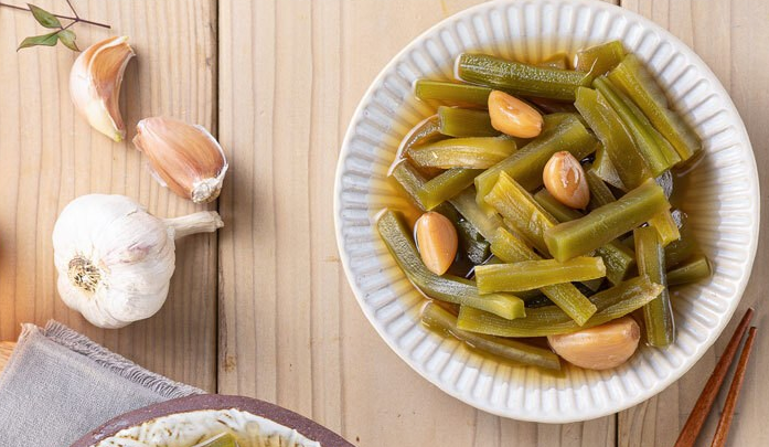 마늘장아찌가 초록색으로 변했다면? 버리지 마세요! 대부분 사람들이 모르는 충격적인 진실