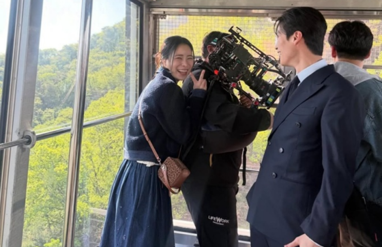 망망대해 같던 삶에 찾아와 준 신서리에게...<b>배우</b> <b>임지연</b>이 전한... 