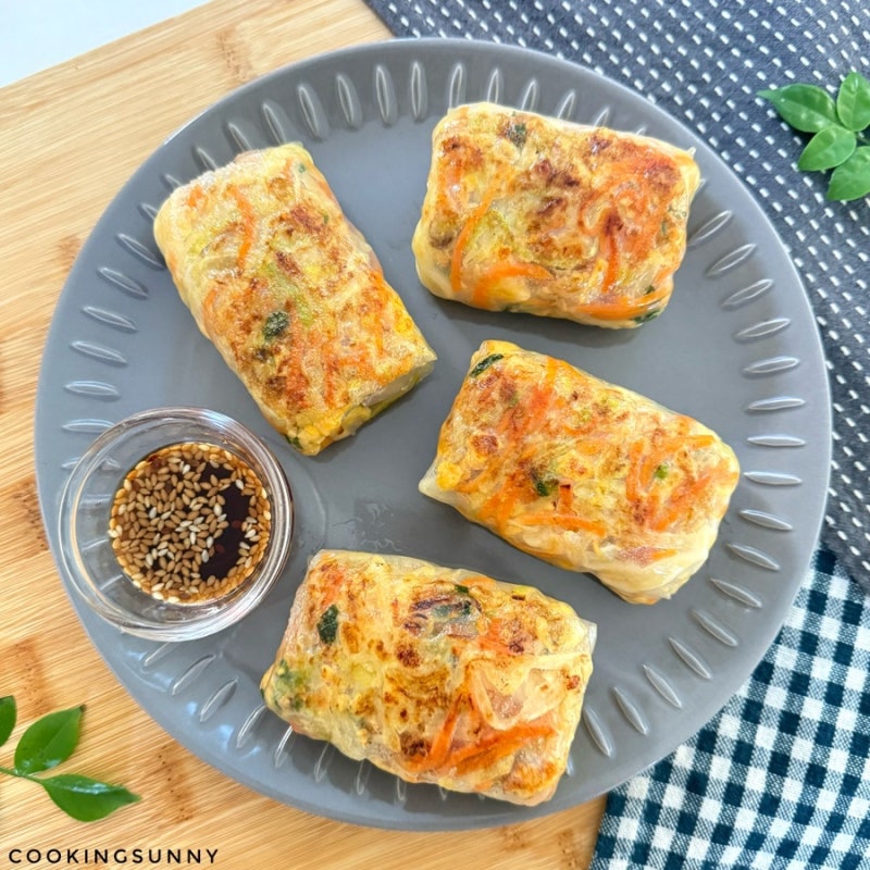 노릿노릿하게 구워서 정말 맛있는 다이어트 참치 계란 양배추 라이스페이퍼롤 만들기 건강....