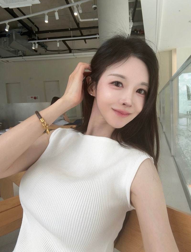 효짱 김효진 화이트룩, 맑아 보이는 코디 어때요?