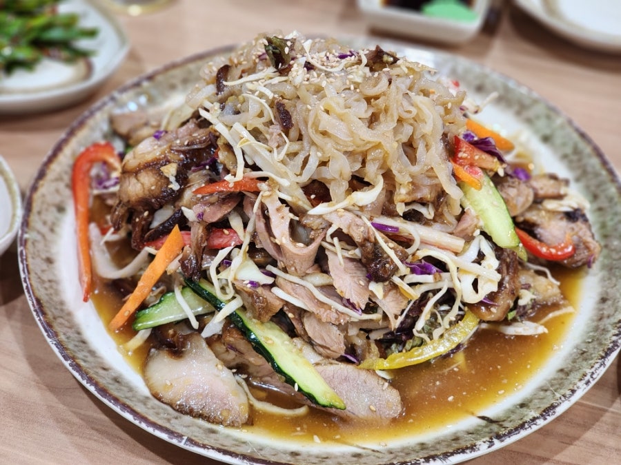 유황먹은족발 동구점 사진 1