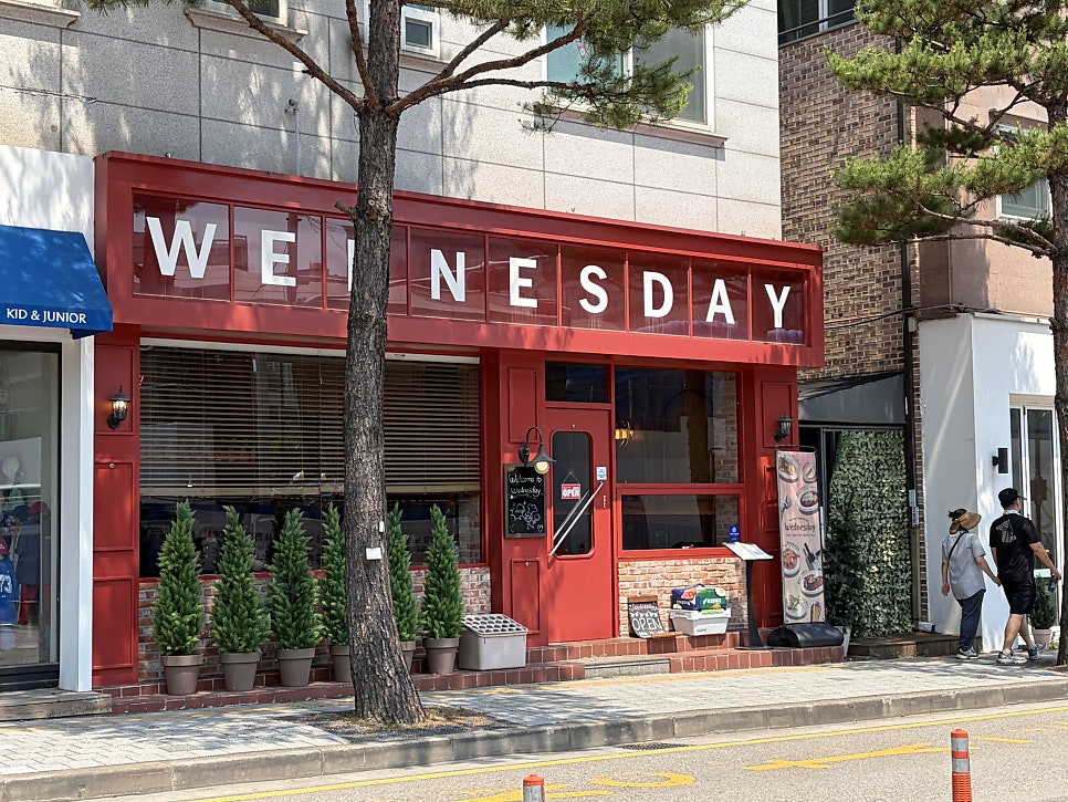 웬즈데이 사진 2