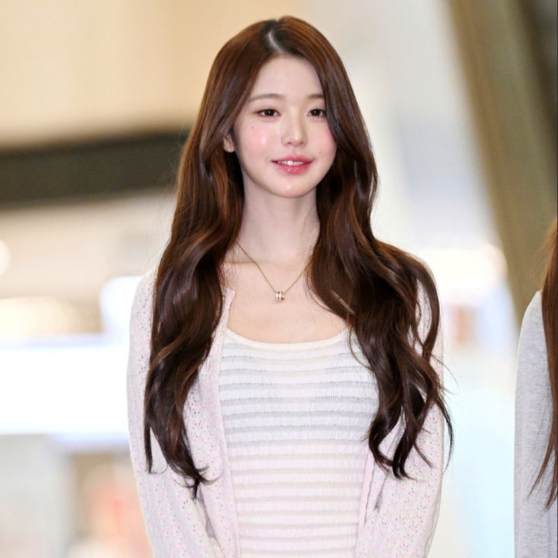 오늘자 신원 확인 바로 가능했던 장원영 공항룩 패션