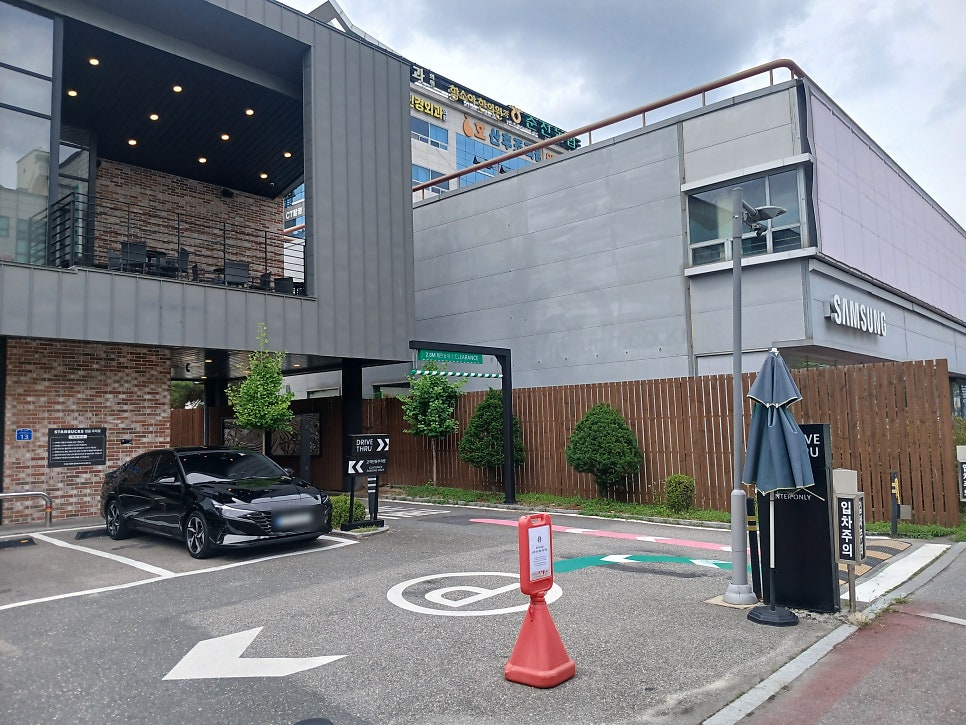 스타벅스 춘천석사DT점 사진 1