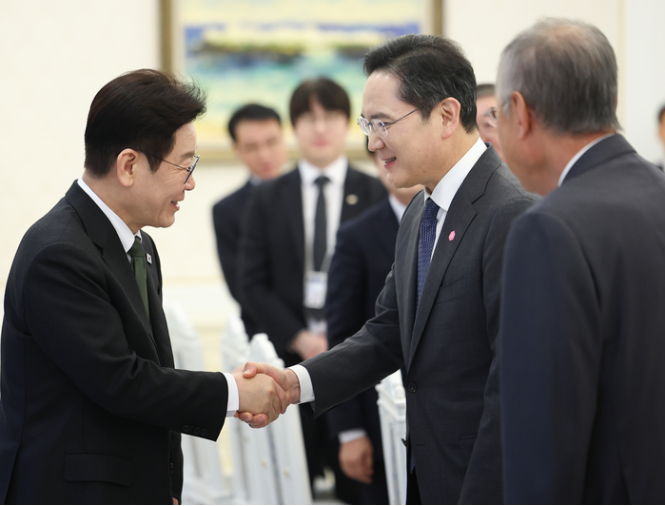 [긴급속보] 이재명 <b>대통령</b>·<b>이재용</b> 삼성 <b>회동</b> 임박…호남 반도체... 