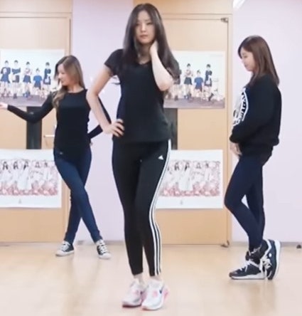 "광고모델도 아닌데, 그냥 입었을 뿐인데" 손나은 아디다스 레깅스 완판 신화의 전말