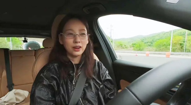 "수백억 자산가에 광고 퀸인데…" 이효리가 수억 대 슈퍼카 대신 선....