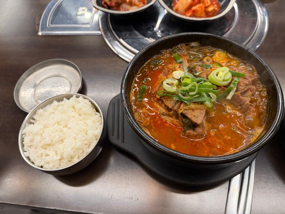본가왕뼈감자탕 수원영통점 사진 4