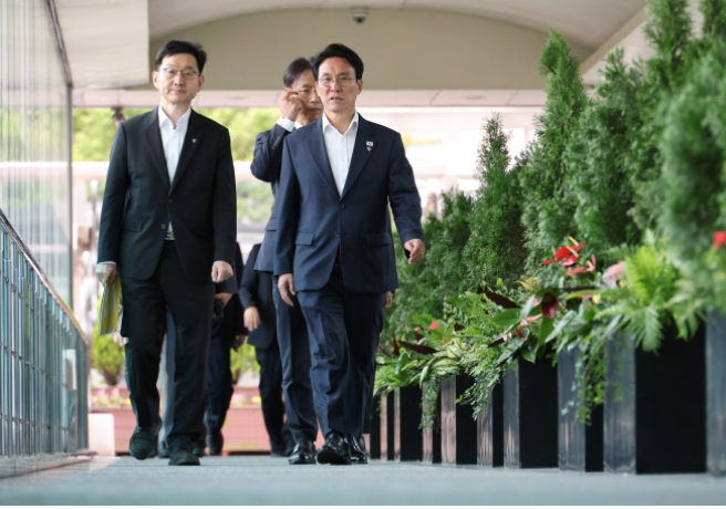 <b>김민석</b> “당정 완벽 일치 필요”… 사실상 당권 <b>출마 선언</b>... 