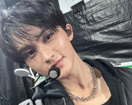 NCT 출신 <b>마크</b> 인종차별 상징... 티셔츠 <b>논란</b> 해명 공식 <b>사과</b>... 