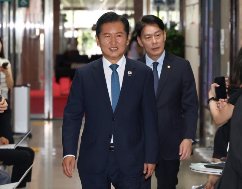 정청래 민주당 대표 사퇴…이재명 전례 따라 연임 도전 본격화